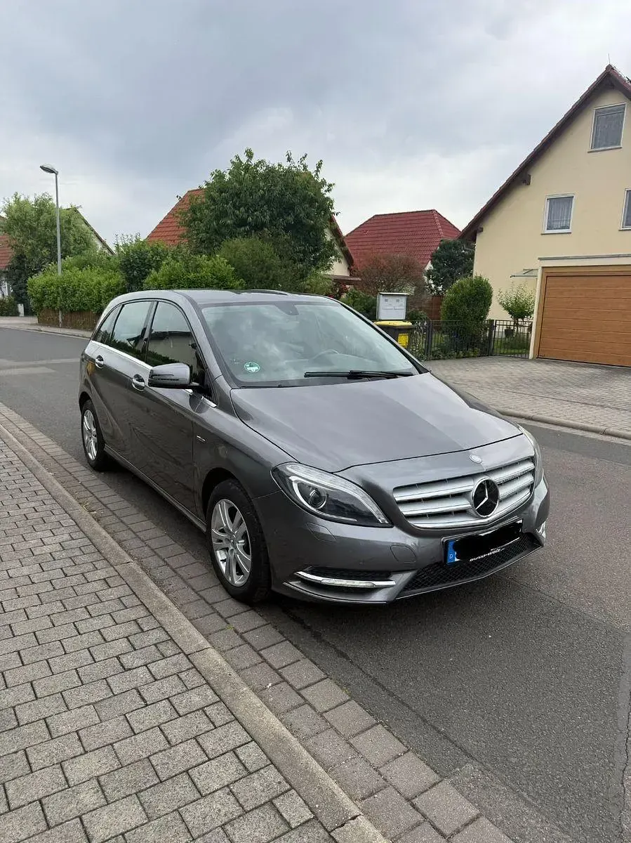 Gebraucht Mercedes B180 122 PS (89 kW) 2011 Grau Kleinwagen