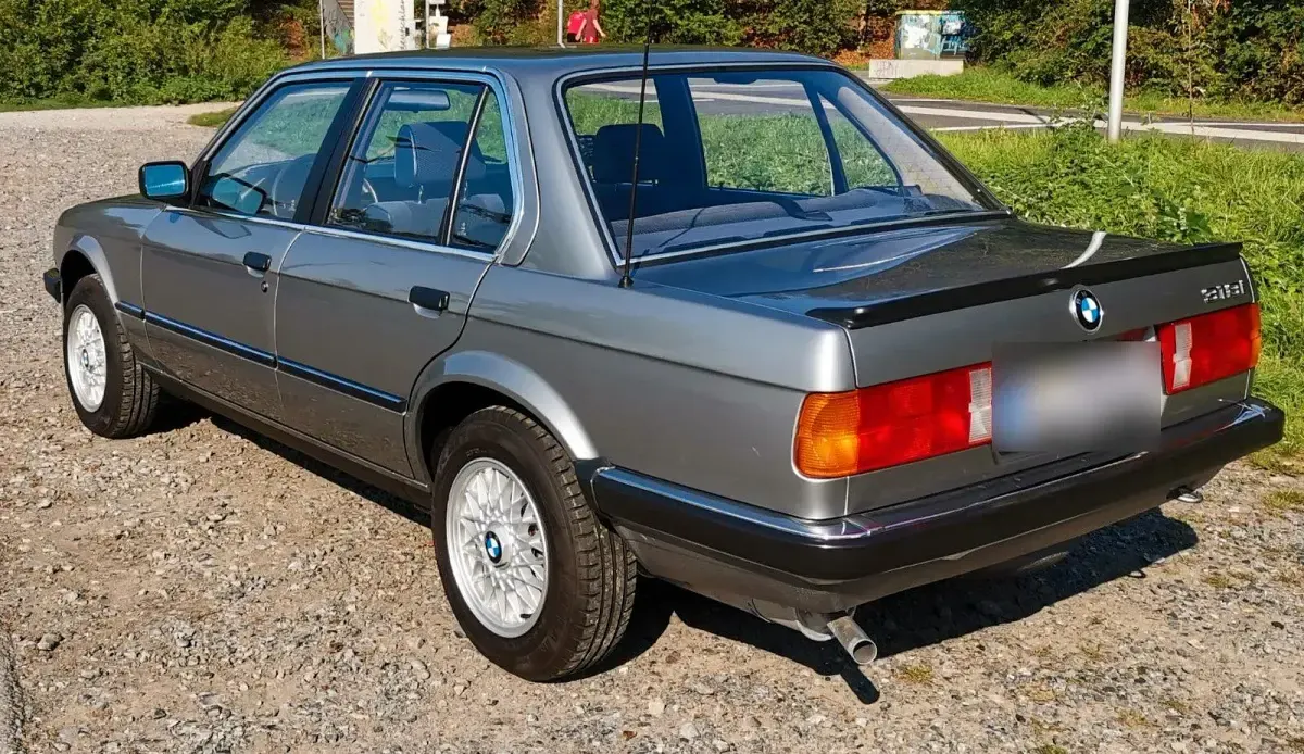 Gebraucht BMW 318 102 PS (75 kW) 1987 Silber Limousine
