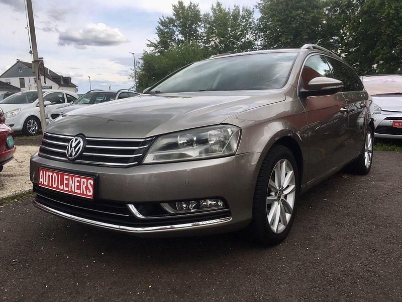 Grau Gebraucht 2012 VW Passat Highline Kombi | 8.800 € (Fairer Preis) - Bild 1/4