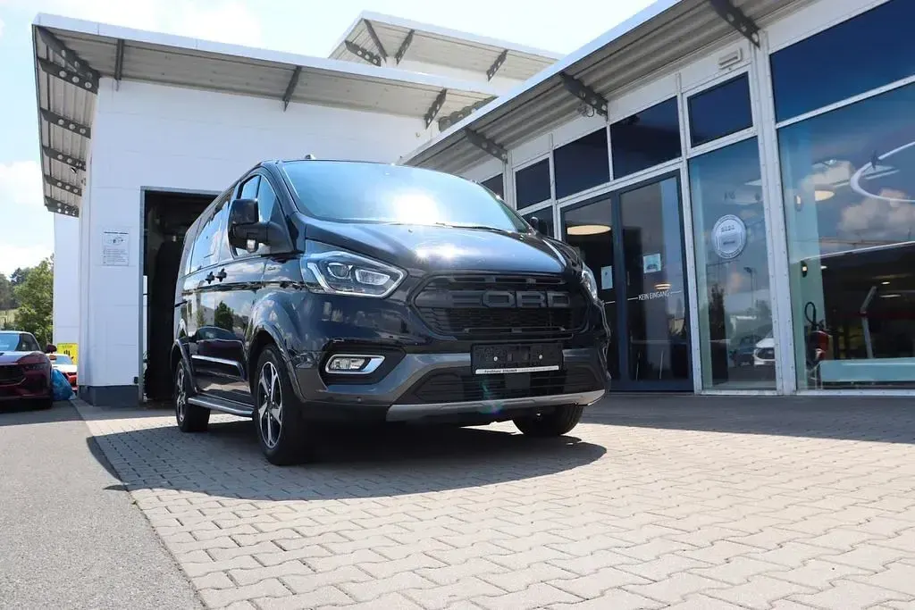 Gebraucht Ford Tourneo Active 170 PS (125 kW) 2023 Obsidian schwarz metallic Van / Kleinbus