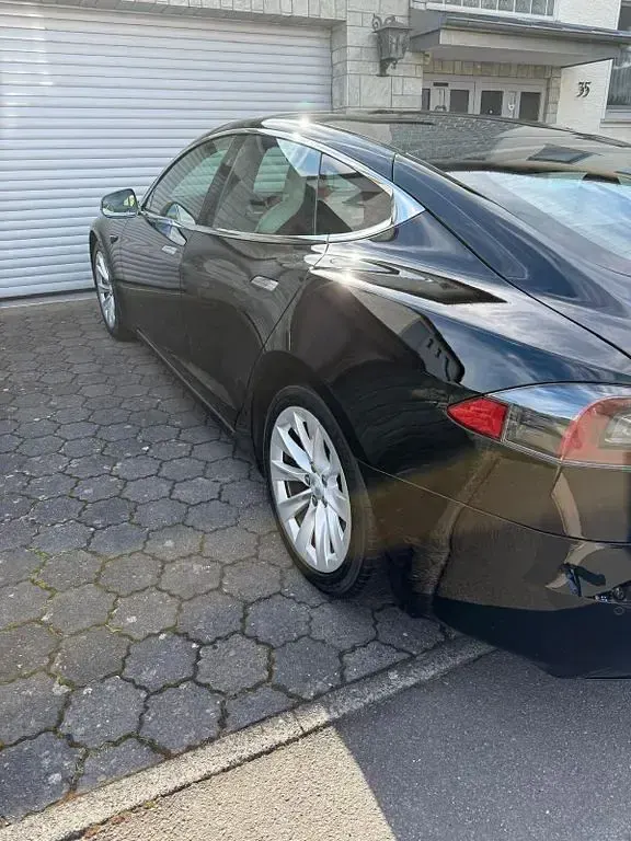 Occasion Tesla Model S 413 kW (562 ch) 2019 Noir Citadine