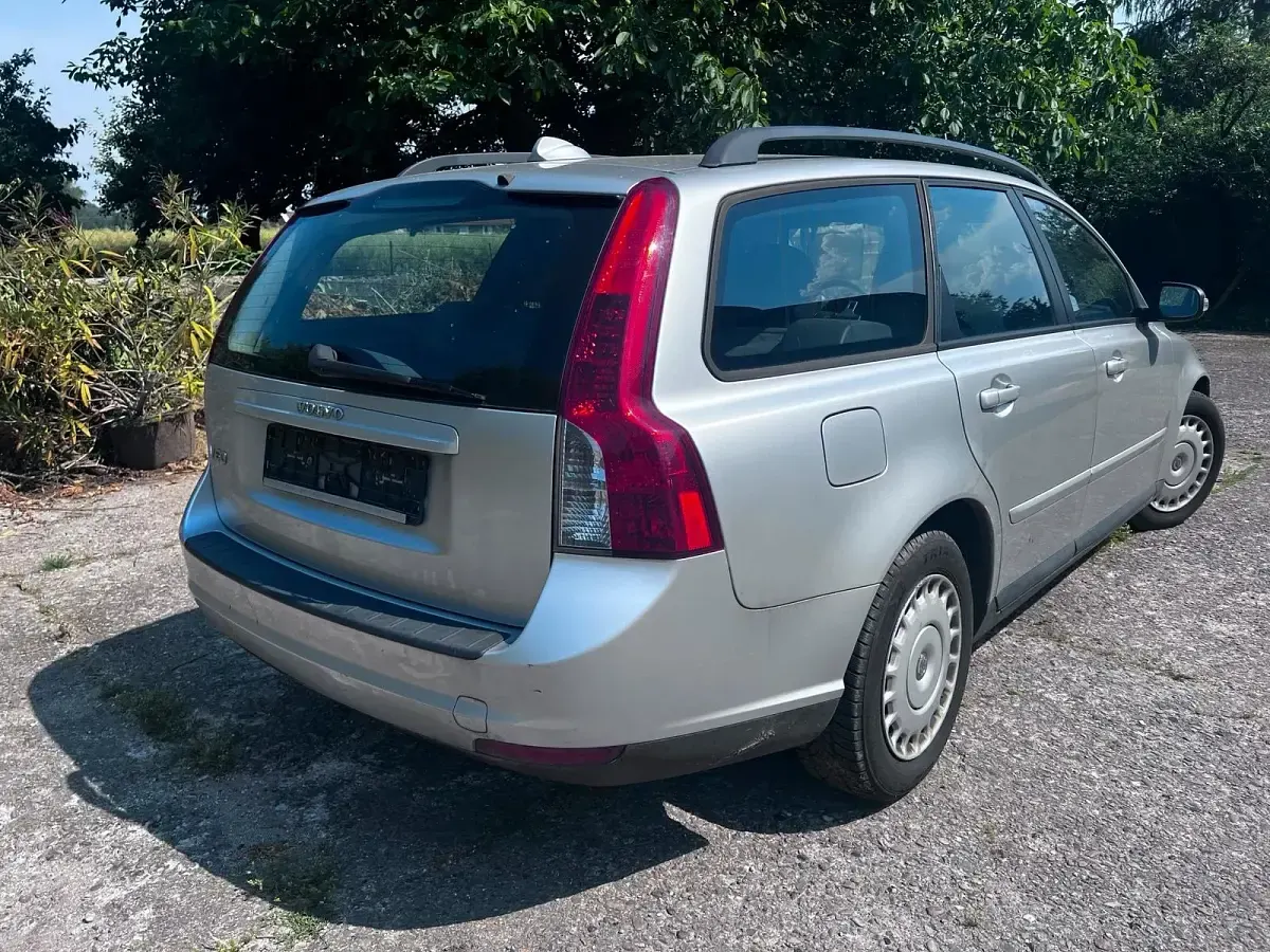 Gebraucht Volvo V50 100 PS (73 kW) 2009 Silber Kombi