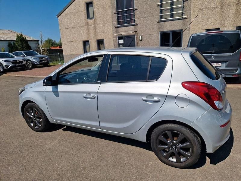 Gebraucht Hyundai i20 GO! 75 PS (55 kW) 2014 Silber Limousine