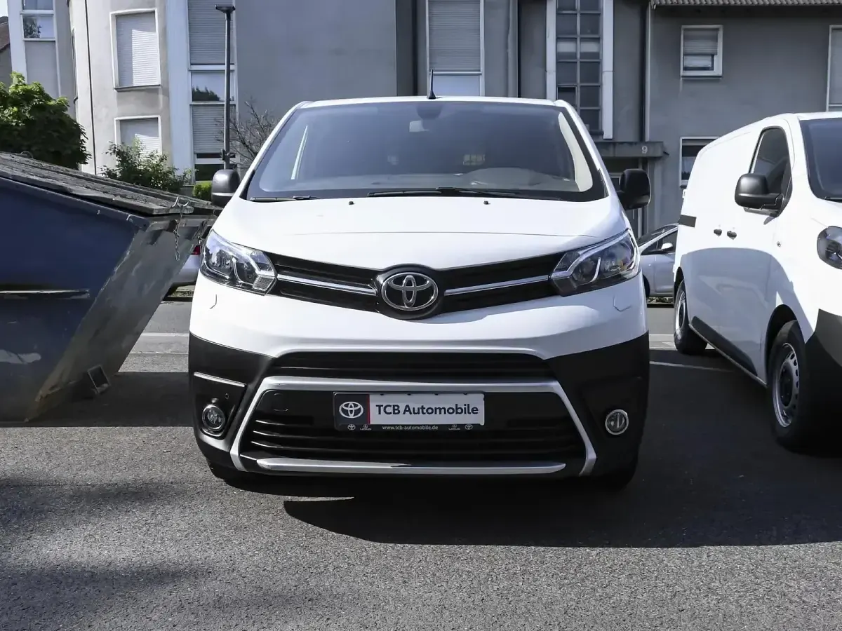 Gebraucht Toyota Proace 120 PS (88 kW) 2021 Schaumweiß Van / Kleinbus