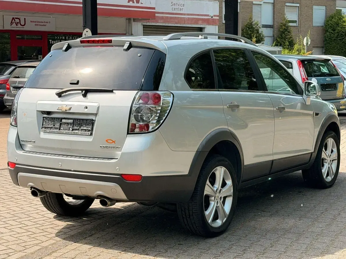 Gebraucht Chevrolet Captiva LTZ 184 PS (135 kW) 2012 Silber SUV