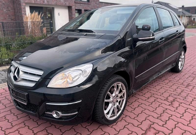 Schwarz Gebraucht 2011 Mercedes B160 Van / Kleinbus | 5.549 € (Fairer Preis) - Bild 1/4