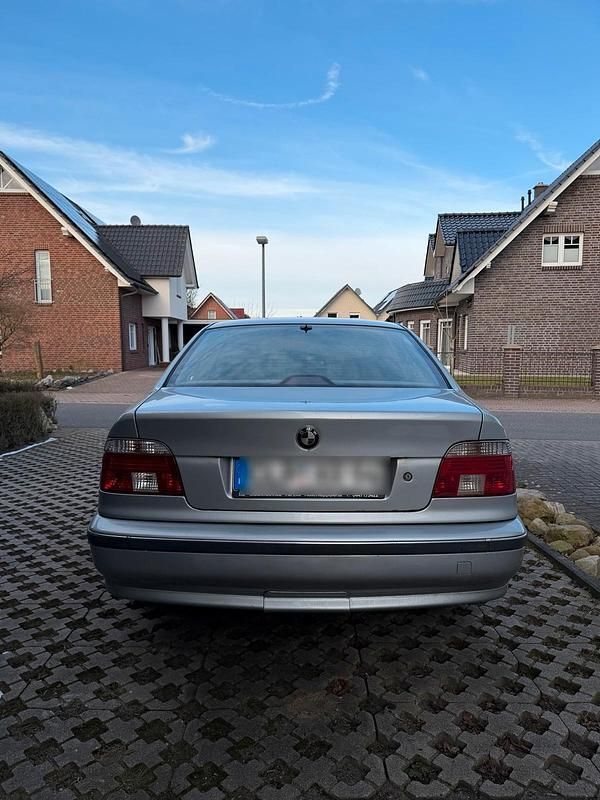Gebraucht BMW 525 143 PS (105 kW) 1998 Silber Limousine