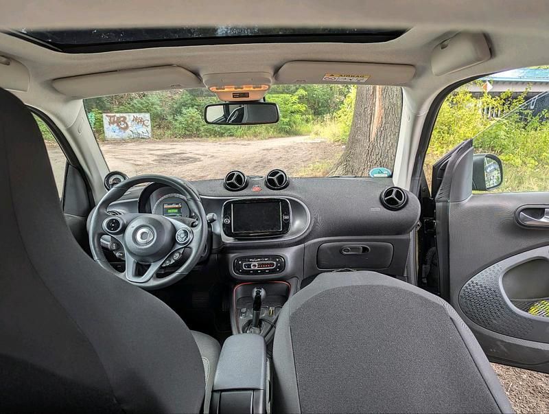 Schwarz Gebraucht 2021 Smart ForTwo Electric Drive Coupé | 13.000 € (Teuer) - Bild 1/4