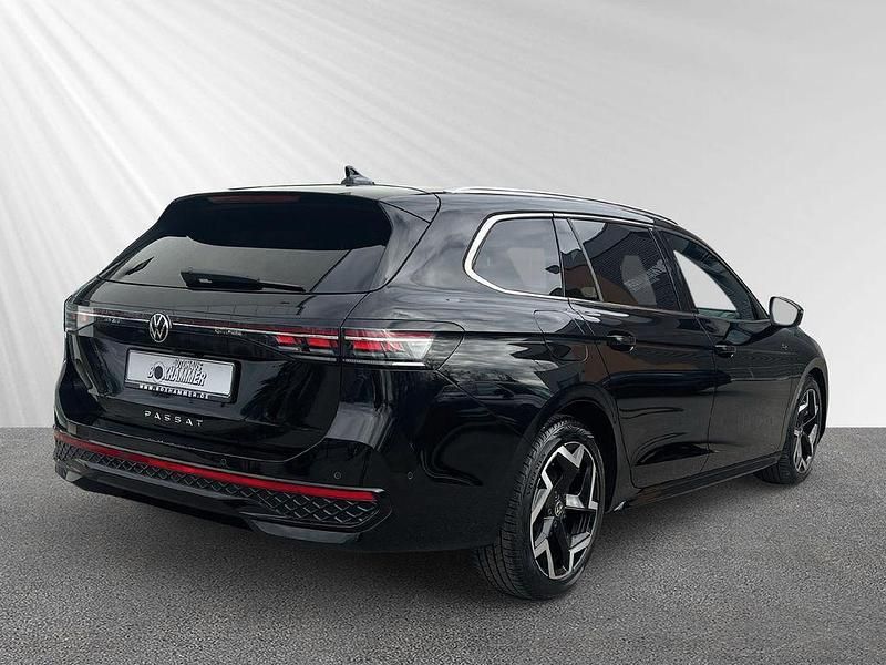 Gebraucht VW Passat R-line 150 PS (110 kW) 2025 Schwarz Kombi