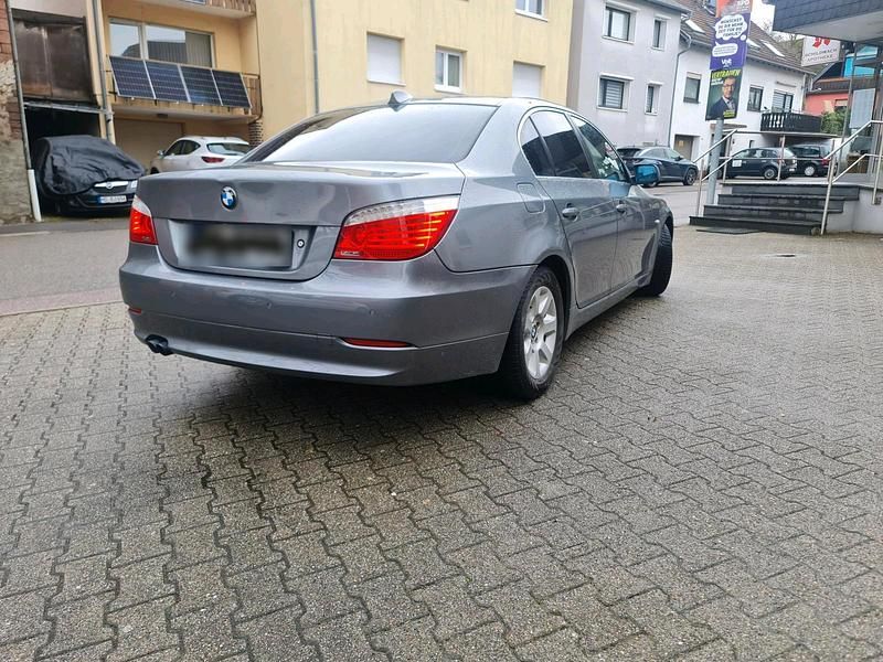 Gebraucht BMW 525 218 PS (160 kW) 2007 Grau Limousine