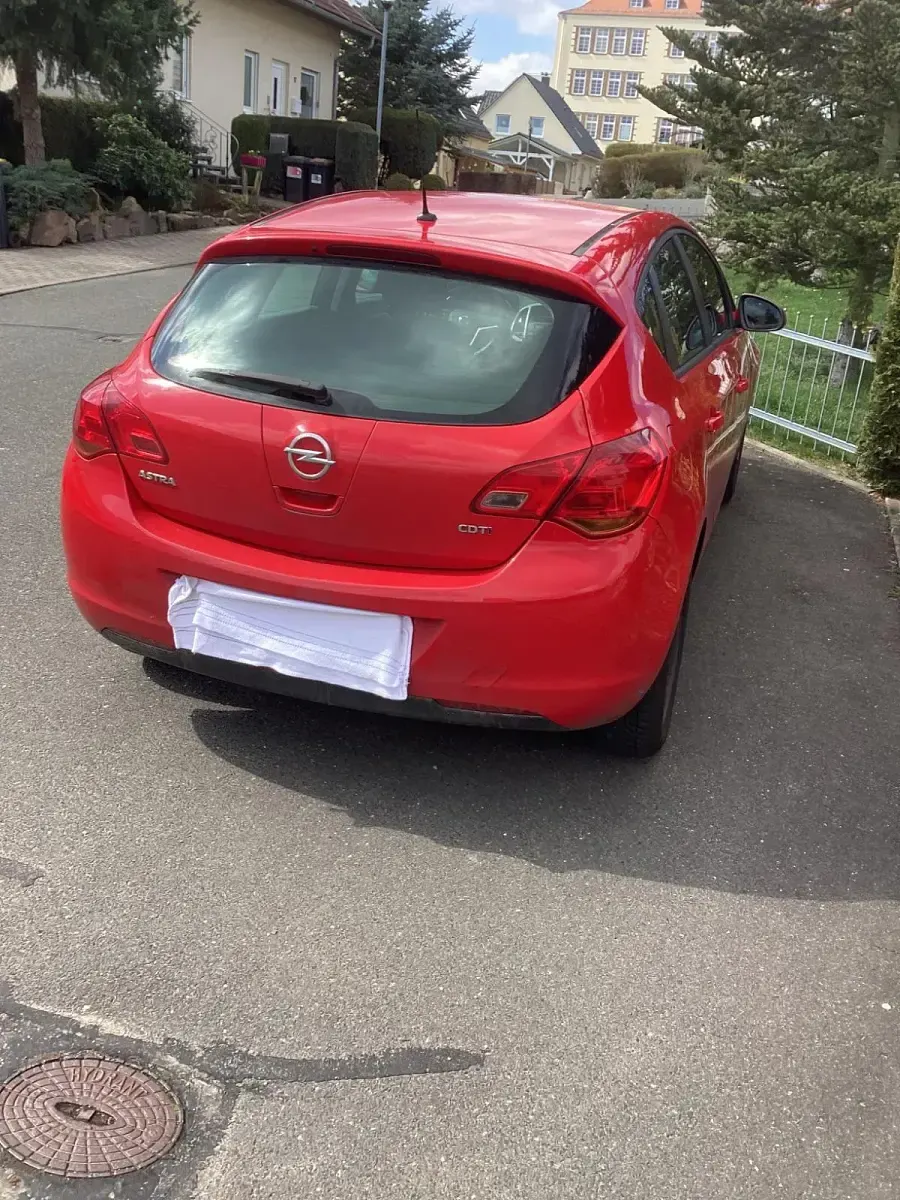 Gebraucht Opel Astra 131 PS (96 kW) 2010 Rot Limousine