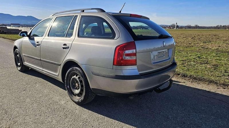 Gebraucht Skoda Octavia Ambiente 105 PS (77 kW) 2008 Beige Kombi