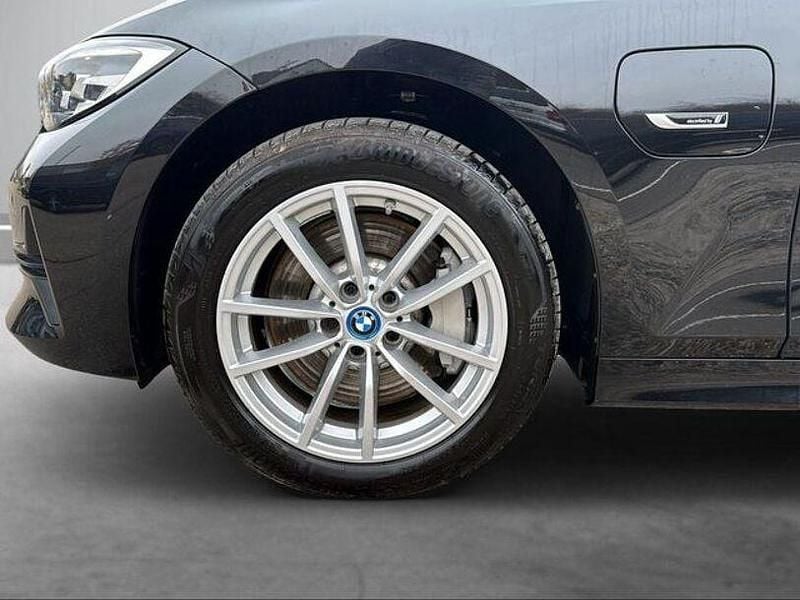 Gebraucht BMW 330e Advantage 252 PS (185 kW) 2022 Schwarz Limousine