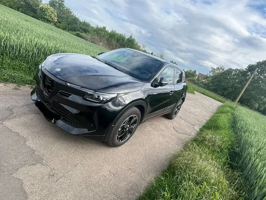 Gebraucht Alfa Romeo Junior 136 PS (100 kW) 2025 Schwarz SUV