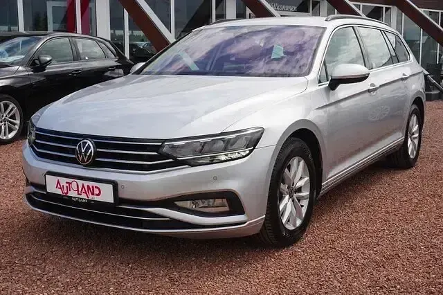 Gebraucht VW Passat 150 PS (110 kW) 2021 Reflexsilber metallic Kombi