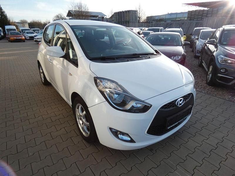 Gebraucht Hyundai ix20 90 PS (66 kW) 2015 Weiß Kleinwagen