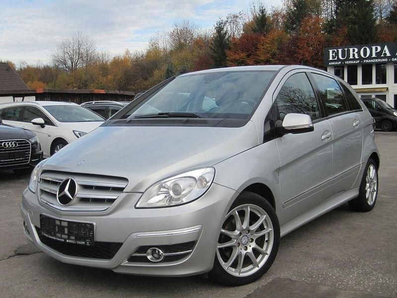 Silber Gebraucht 2009 Mercedes B200 Van / Kleinbus | 7.900 € (Etwas zu teuer) - Bild 1/4