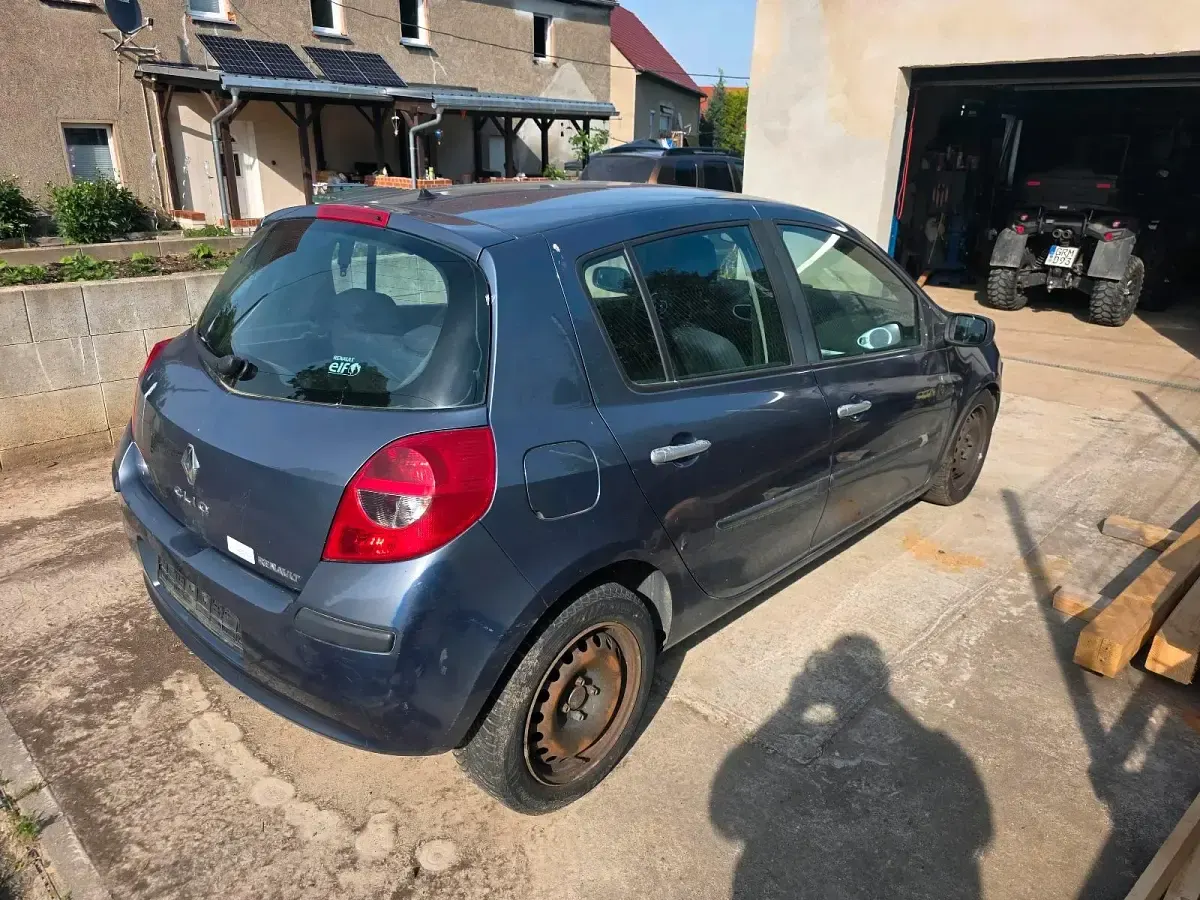 Gebraucht Renault Clio II 90 PS (66 kW) 2007 Grau Kleinwagen