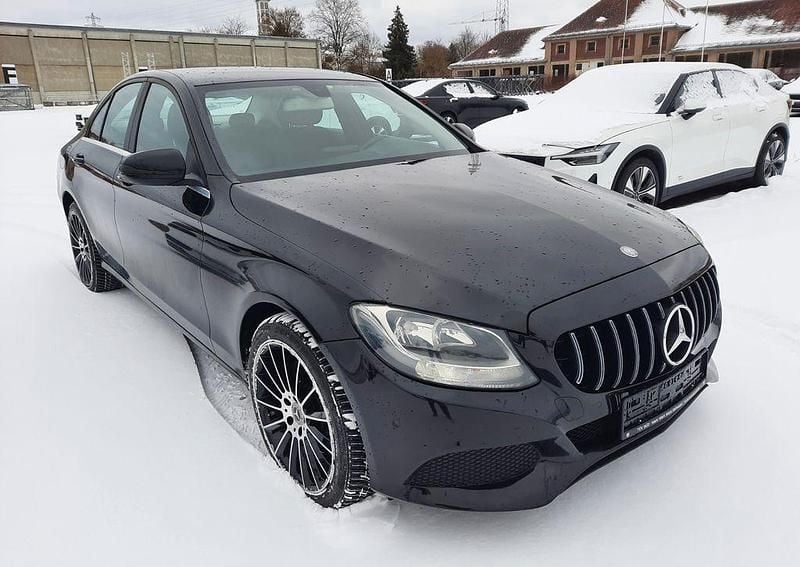 Schwarz Gebraucht 2017 Mercedes C180 Limousine | 14.900 € (Superpreis) - Bild 1/4