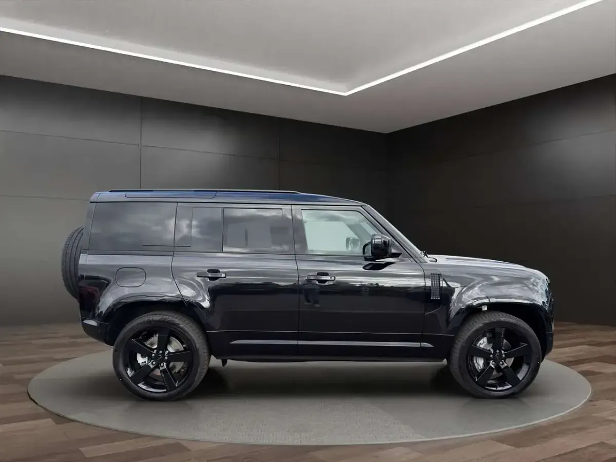 Neu Land Rover Defender HSE Dynamic 351 PS (258 kW) 2026 Santorini black SUV