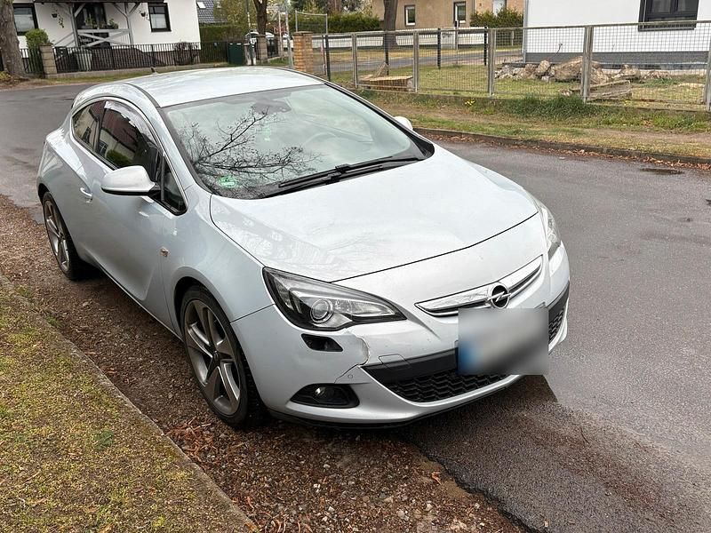 Usata Opel Astra 2012 Coupé