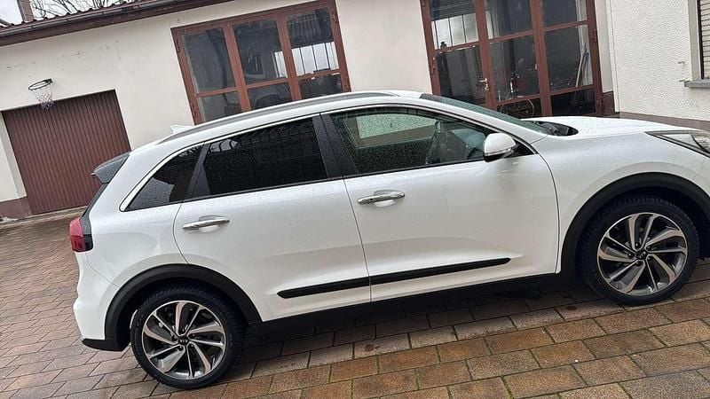 Weiß Gebraucht 2018 Kia Niro Spirit SUV | 14.500 € (Superpreis) - Bild 1/4