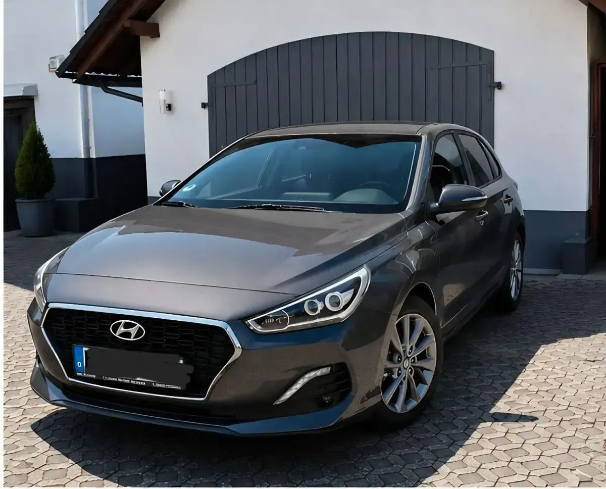 Gebraucht Hyundai i30 Passion Plus 140 PS (102 kW) 2018 Grau Limousine