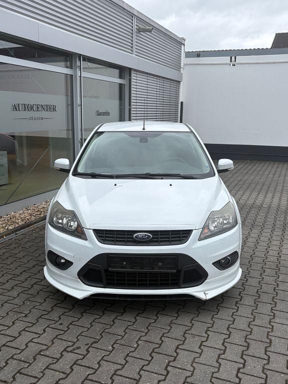 Usado Ford Focus Style 109 CV (80 kW) 2010 Blanco Berlina