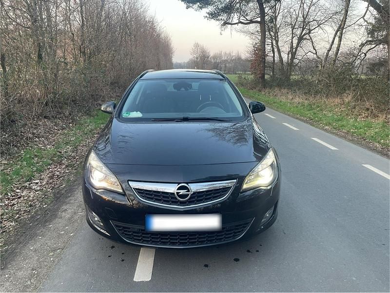Gebraucht Opel Astra 140 PS (102 kW) 2012 Schwarz Kombi
