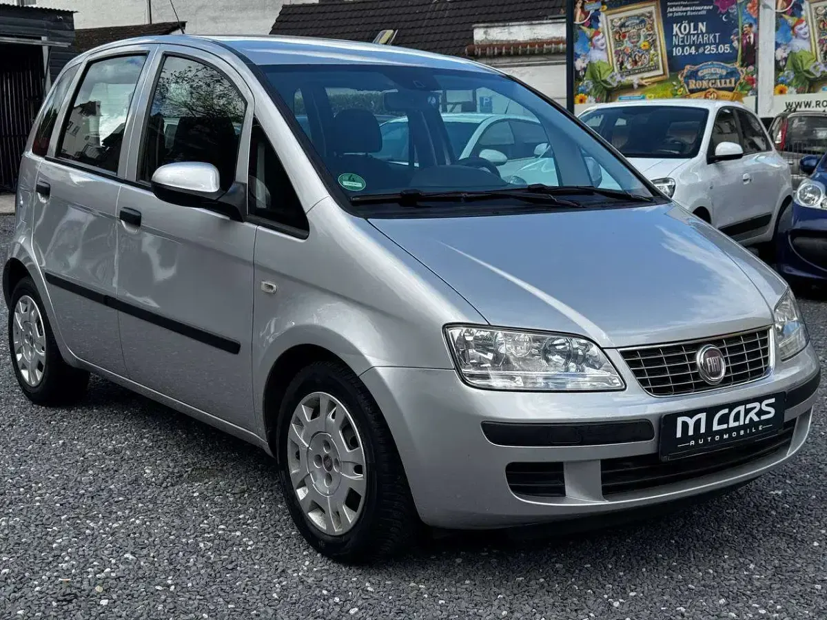 Gebraucht Lancia Musa 95 PS (69 kW) 2011 Silber Van / Kleinbus