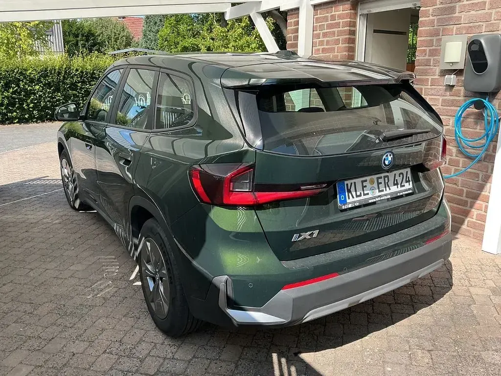 Gebraucht BMW iX1 Sport Line 150 kW (204 PS) 2024 Grün SUV