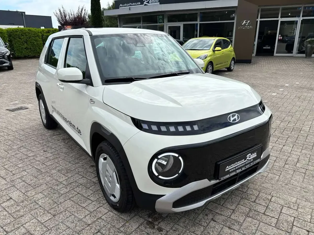 Neu Hyundai Inster 71 kW (97 PS) 2025 Unbleached ivory Kleinwagen