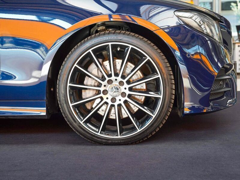 Gebraucht Mercedes E350 AMG line 258 PS (189 kW) 2019 Cavansitblau Coupé