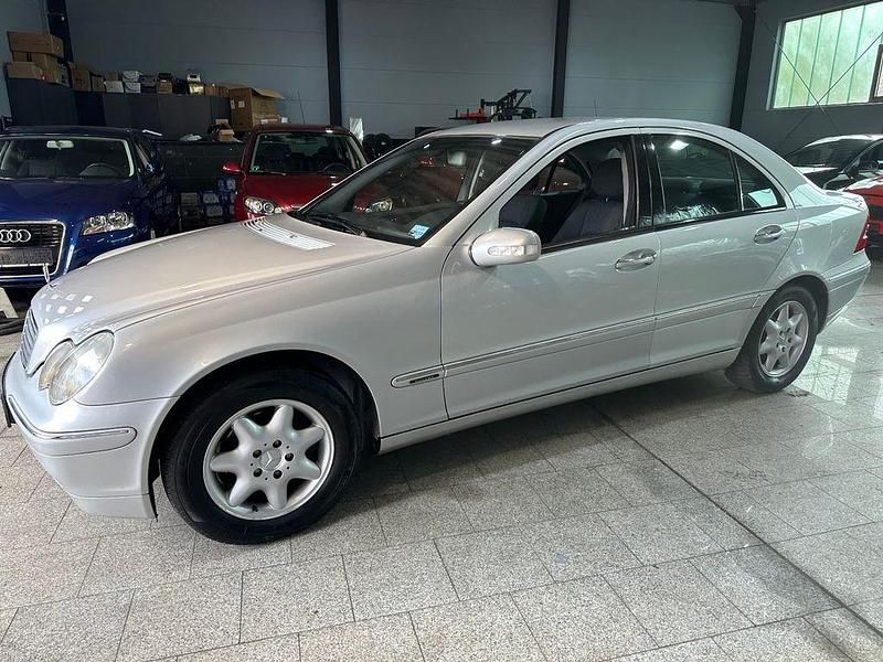 Second-hand Mercedes C220 Elegance 143 CP (105 kW) 2001 Argintiu Berlinǎ