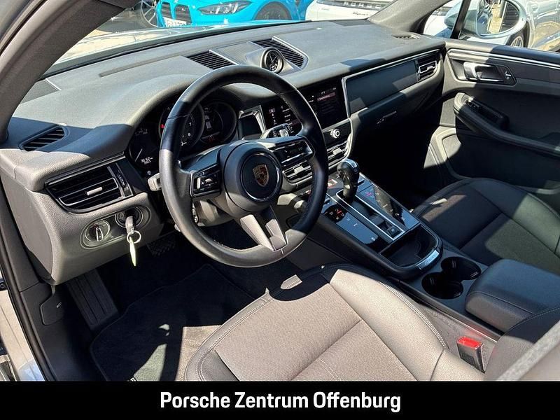 Gebraucht Porsche Macan 265 PS (194 kW) 2023 Dolomitsilbermetallic SUV