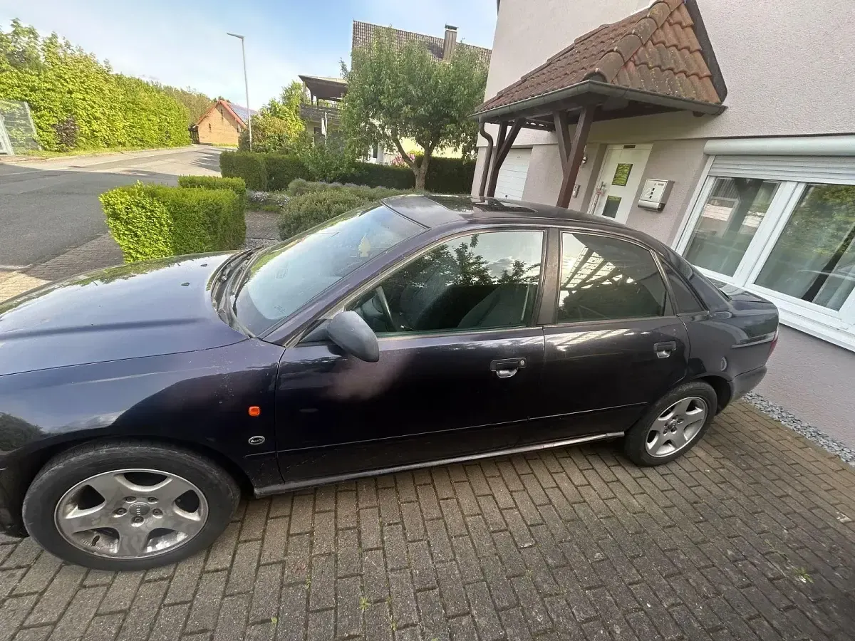 Gebraucht Audi A4 101 PS (74 kW) 1995 Blau Limousine
