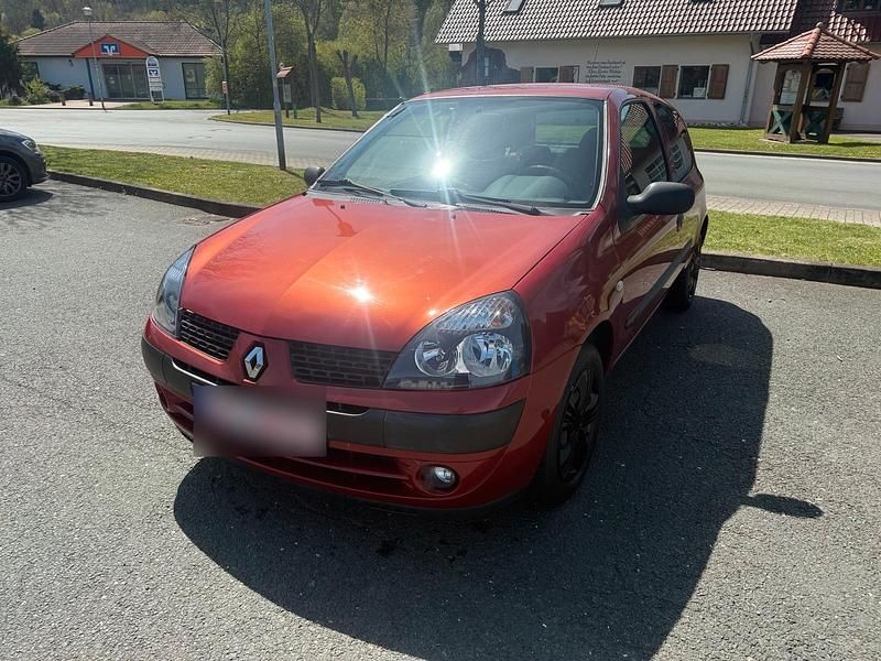 Second-hand Renault Clio II 75 CP (55 kW) 2003 Roșu Hatchback