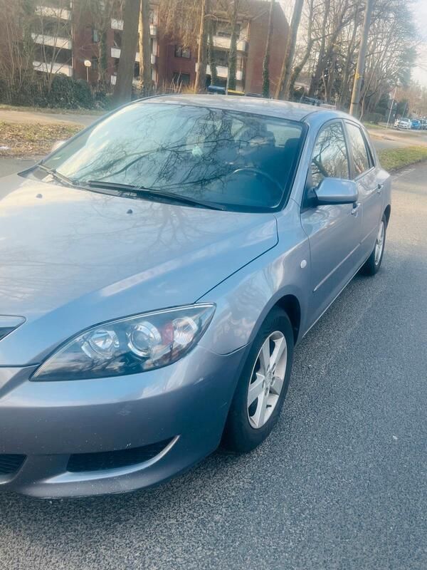 Grau Gebraucht 2005 Mazda 3 Limousine | 2.000 € (Guter Preis) - Bild 1/4
