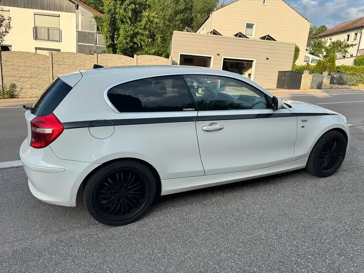 Gebraucht BMW 120 170 PS (125 kW) 2010 Weiß Kleinwagen