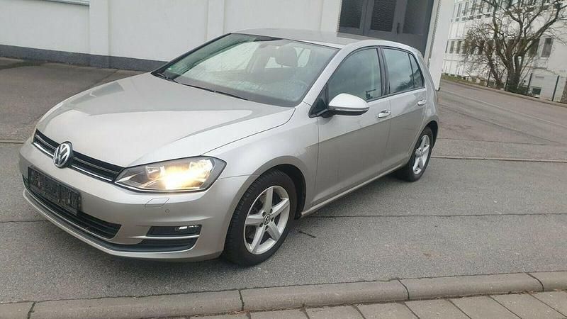 Silber Gebraucht 2012 VW Golf VII Comfortline Limousine | 5.900 € - Bild 1/4