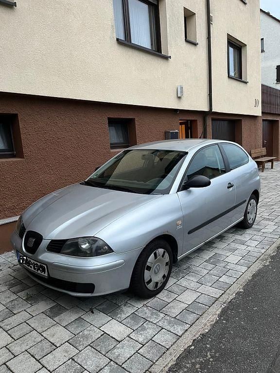 Silber Gebraucht 2005 Seat Ibiza Comfort Limousine | 999 € (Fairer Preis) - Bild 1/4