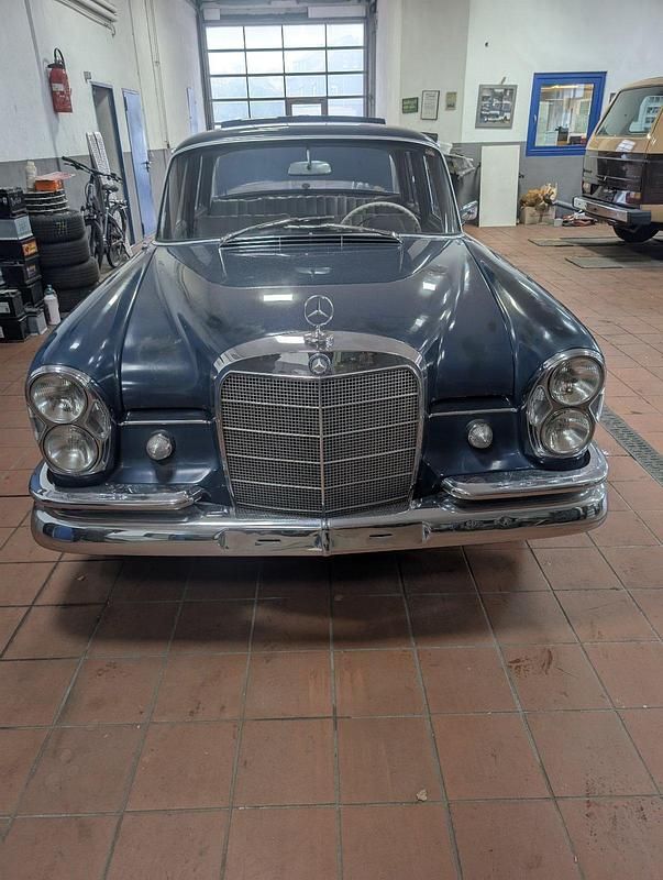 Blau Gebraucht 1964 Mercedes W111 Limousine | 14.900 € - Bild 1/4