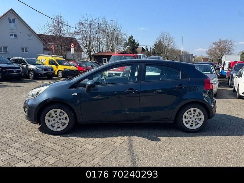 Gebraucht Kia Rio Edition 7 86 PS (63 kW) 2013 Blau Limousine