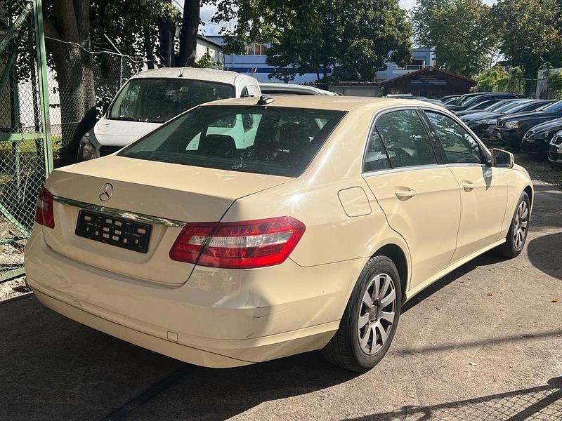 Gebraucht Mercedes E200 136 PS (100 kW) 2013 Beige Limousine