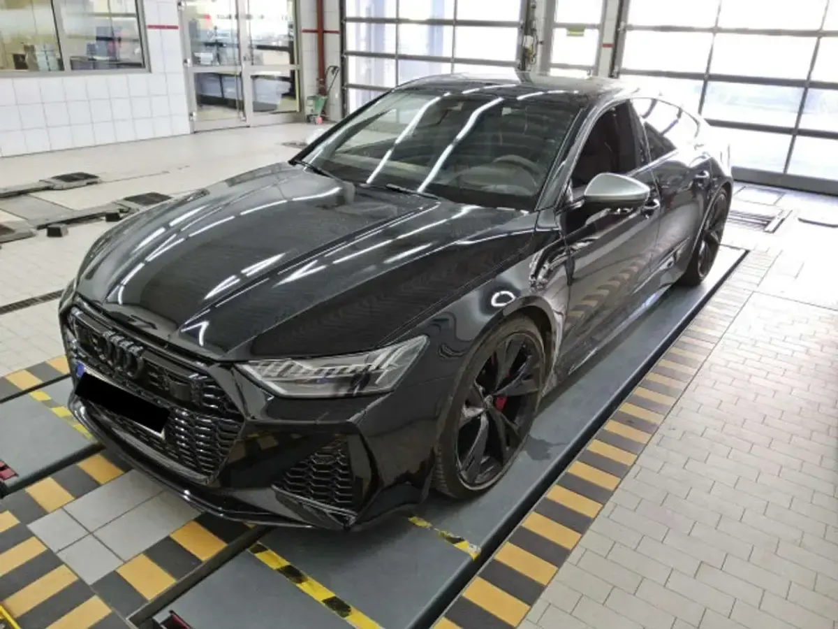 Gebraucht Audi RS7 600 PS (441 kW) 2023 0e mythosschwarz metallic Kleinwagen