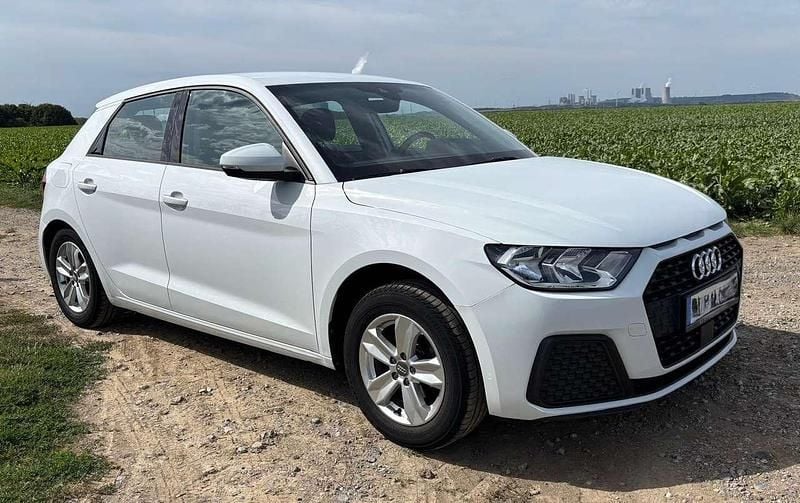 Weiß Gebraucht 2019 Audi A1 Sportback Kleinwagen | 14.950 € (Guter Preis) - Bild 1/4