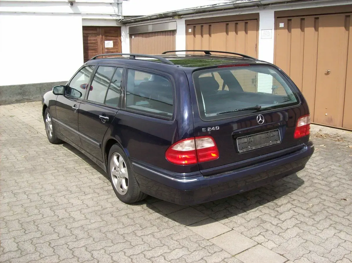 Gebraucht Mercedes E240 170 PS (125 kW) 2003 Blau Kombi