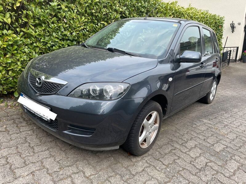 Grau Gebraucht 2006 Mazda 2 Active Limousine | 2.200 € (Guter Preis) - Bild 1/4