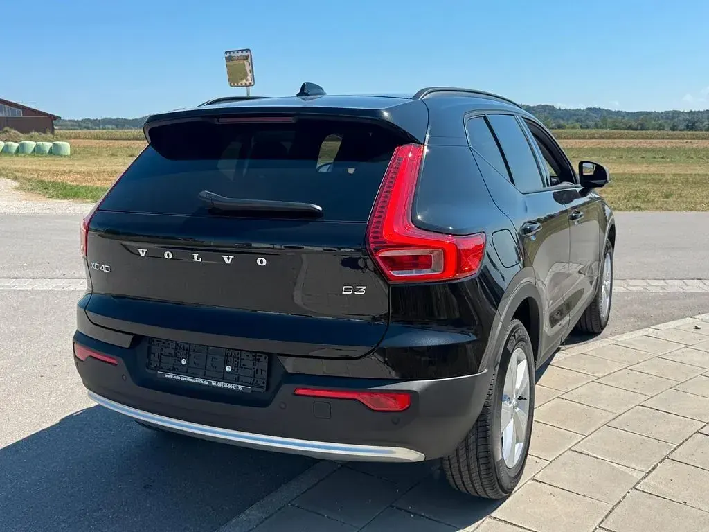 Neu Volvo XC40 163 PS (119 kW) 2026 Schwarz SUV