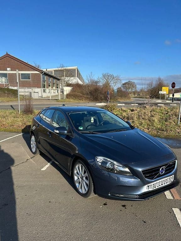 Gebraucht Volvo V40 You! 114 PS (83 kW) 2014 Blau Limousine